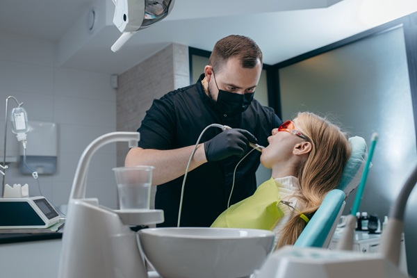 How Does In Office Professional Teeth Whitening Work?
